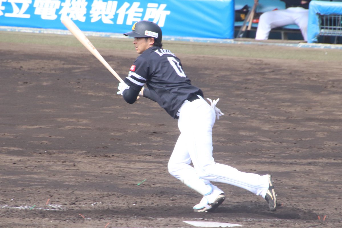 takafullc2's tweet photo. 【宮崎春季キャンプ】
キャンプ初の紅白戦‼️

打者でただ1人、2安打を放ったのは #川瀬晃 内野手でした👏

#sbhawks #鷹フル https://t.co/gifTAVDh4C