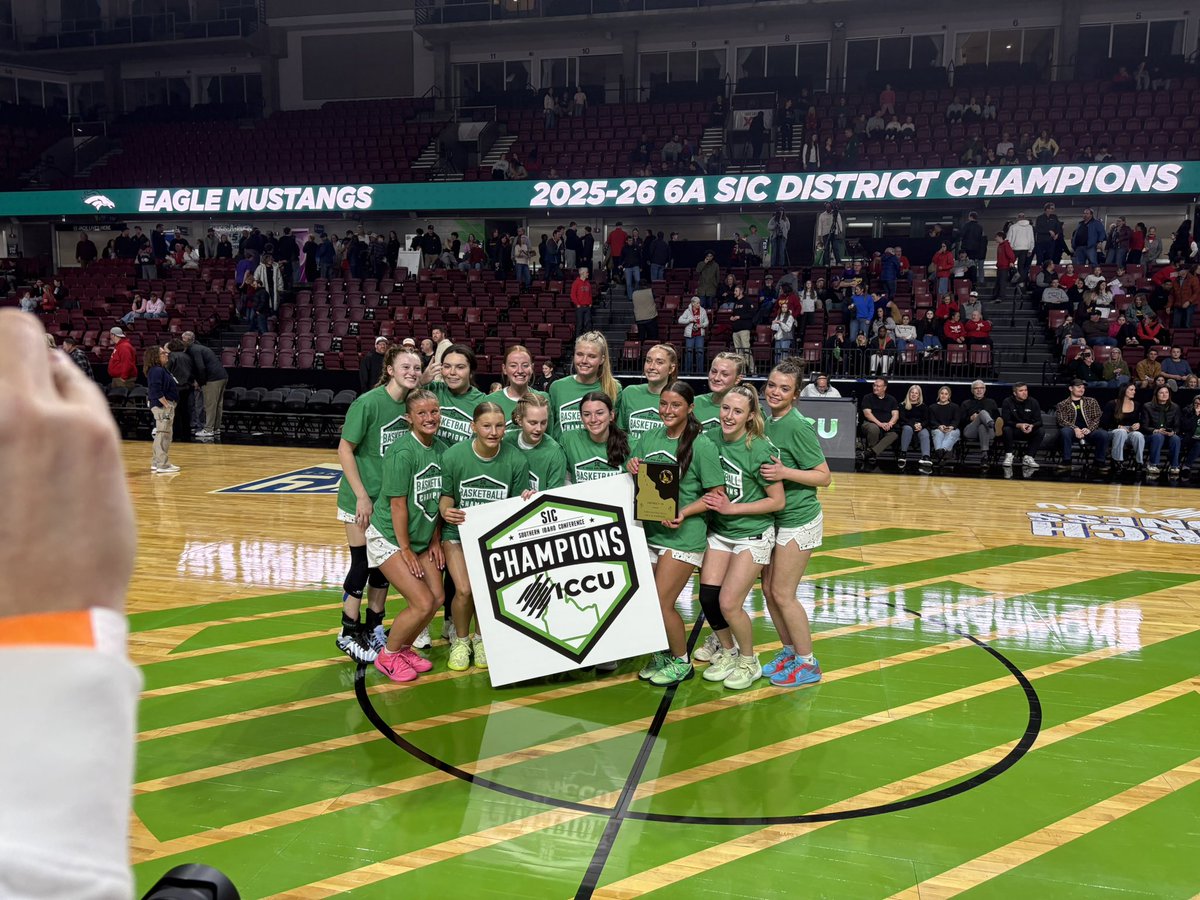 eagleladyhoops's tweet photo. District Champs! Job’s not finished… https://t.co/Fkpq42blzA
