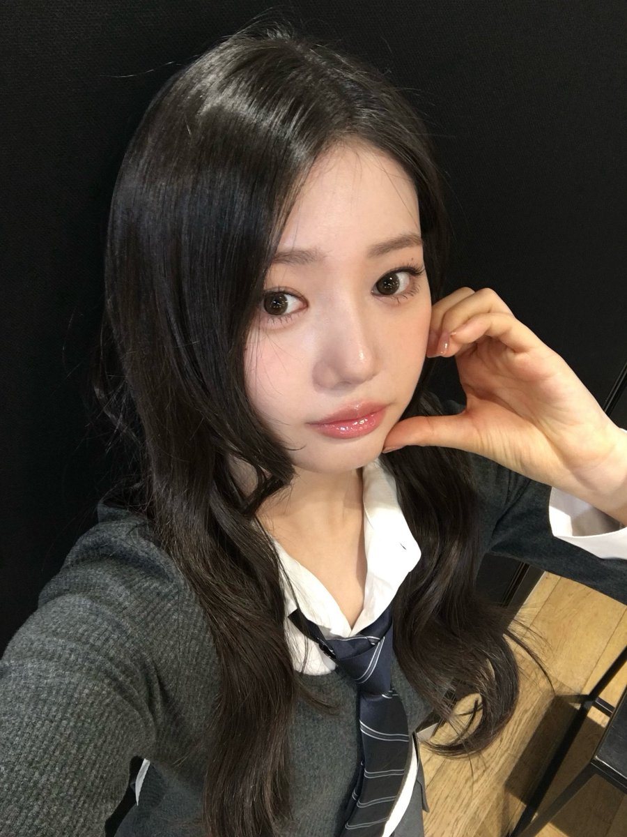 picbaemon's tweet photo. RORA WEVERSE UPDATE https://t.co/QLvTSirz2J