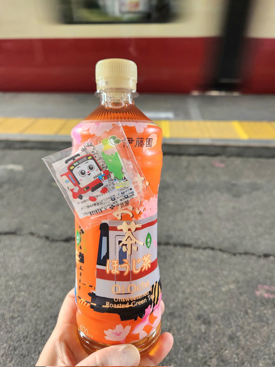 KEIKYU_oshi_'s tweet photo. 今日から発売のけいきゅん×桜🌸×お～いお茶🍵 https://t.co/GHQja3Oyvj