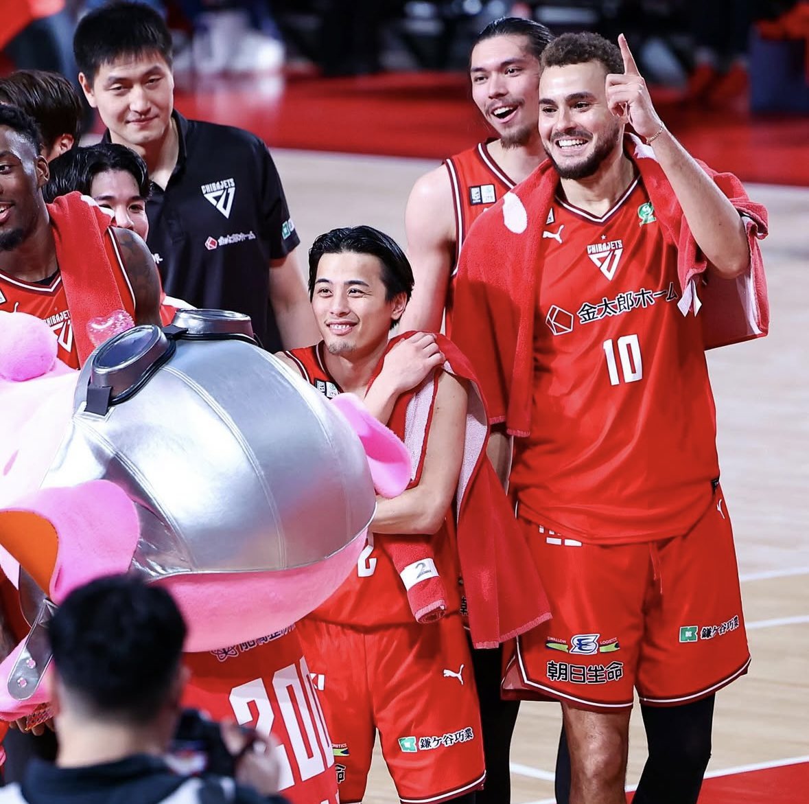 ホグちゃんお休みか…😭
でも大丈夫！
今日はきっと点取リスが発動するよ🔥🐿️🔥
気合いだ！気合いだ！気合いだー❤️‍🔥❤️‍🔥❤️‍🔥
応援頑張りましょう📣✈️✨
GO‼️JETS🔥✈️🔥
#千葉ジェッツ
#ディージェイホグ 
#富樫勇樹