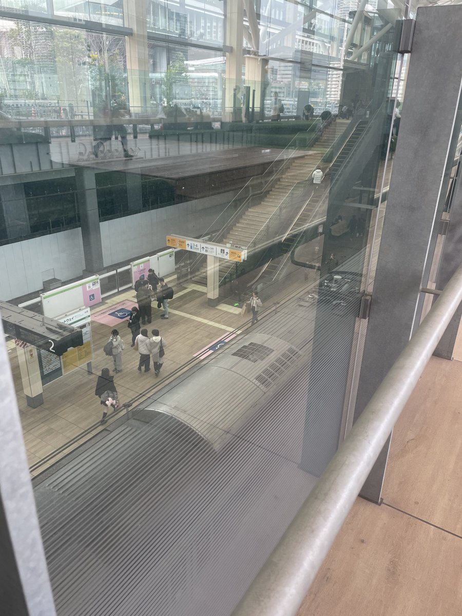 klan_purplejam's tweet photo. 高輪ゲートウェイ駅ってちょっとフォトナ感あるんよね https://t.co/Ztp99fktQk