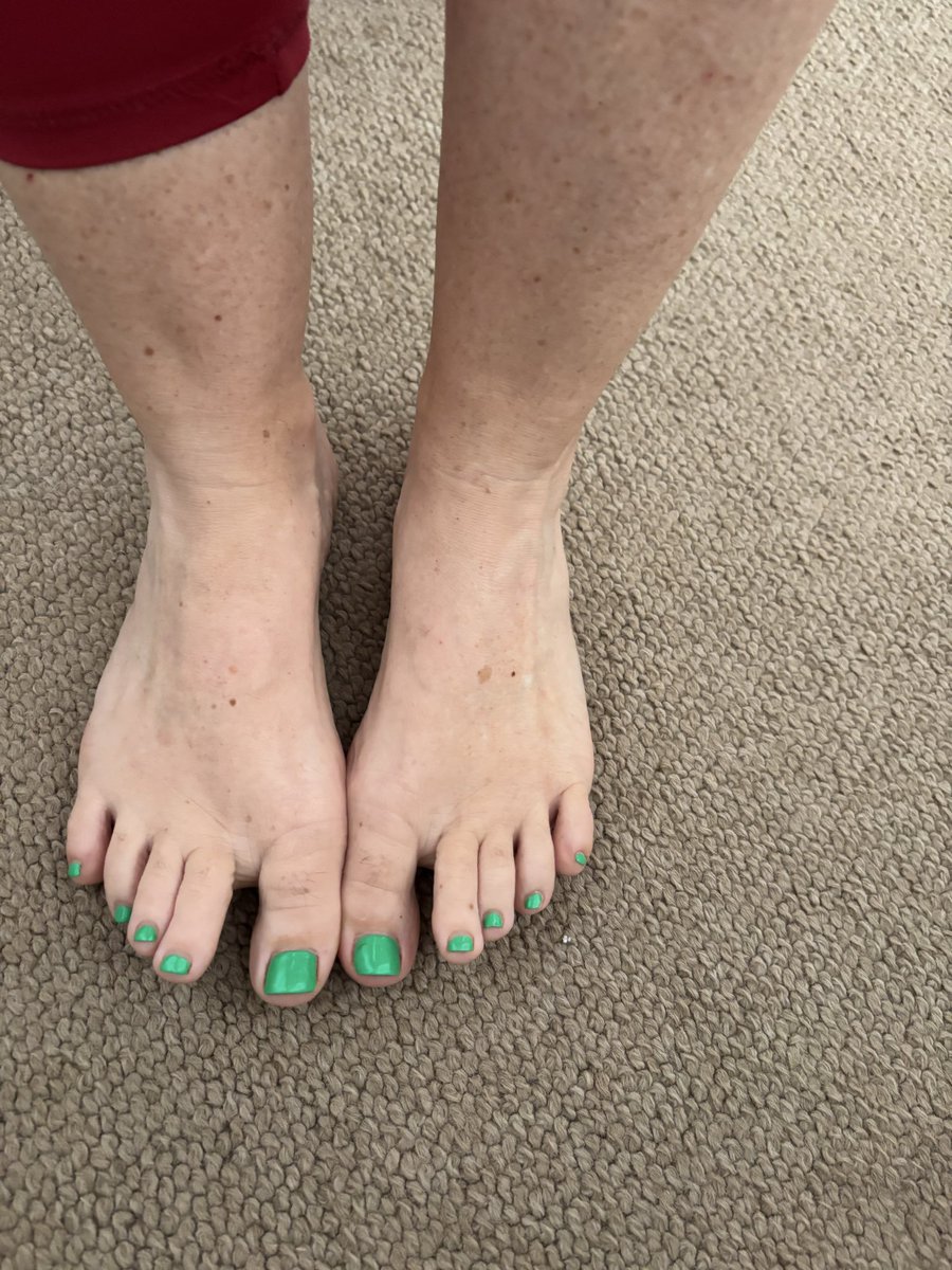 Diana Feet tweet media