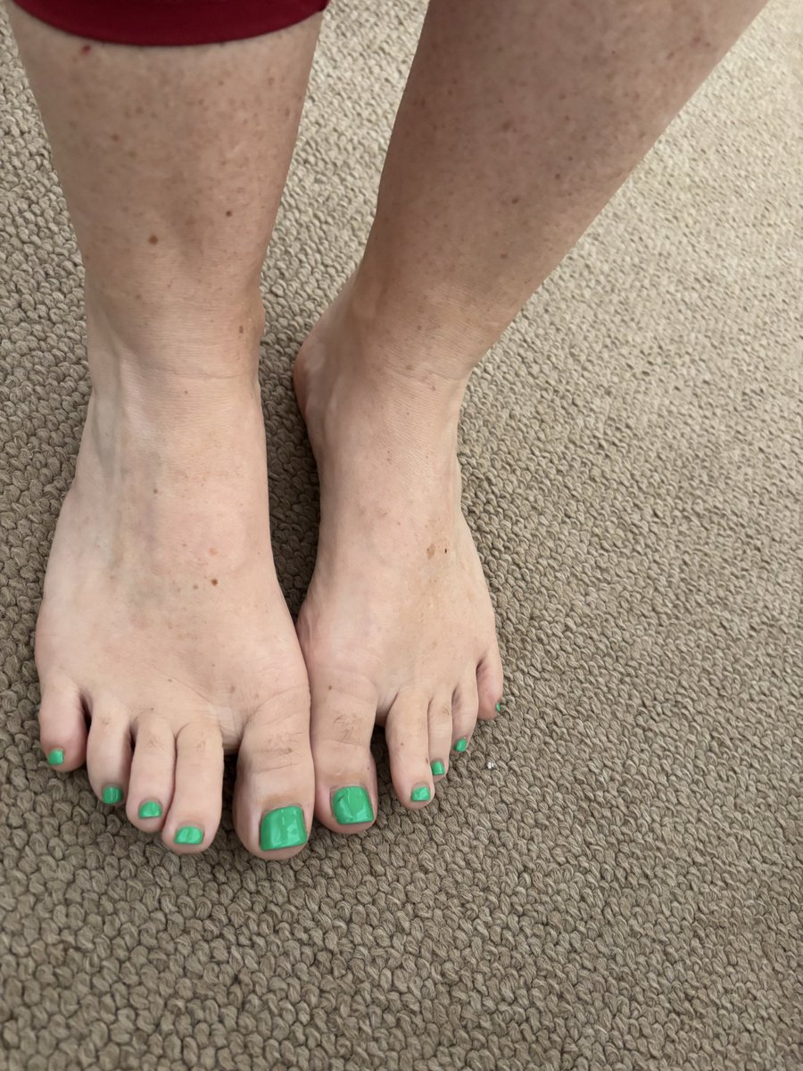 Diana Feet tweet media