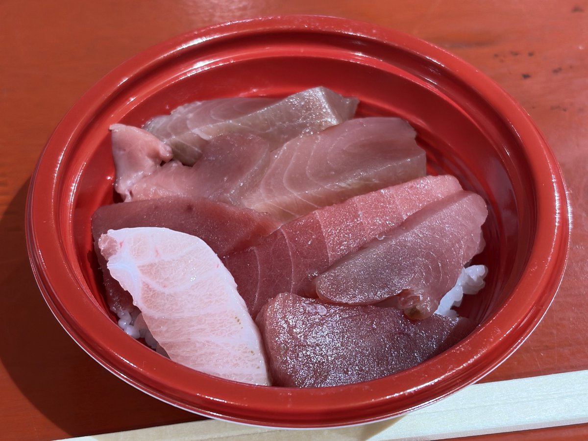 アスパム冬まつりの川山商店さんでめっちゃ美味い津軽海峡産本マグロ丼😋がこれで500円とかありがた過ぎるんじゃよ🙇‍♂️