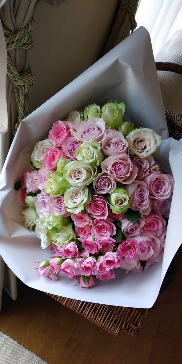 LeBijouFlower's tweet photo. Happy valentine's Day❤
#バレンタインデー
#生花
#freshflower
#花束 #薔薇
#薔薇ブーケ https://t.co/t4kGDfMBsY