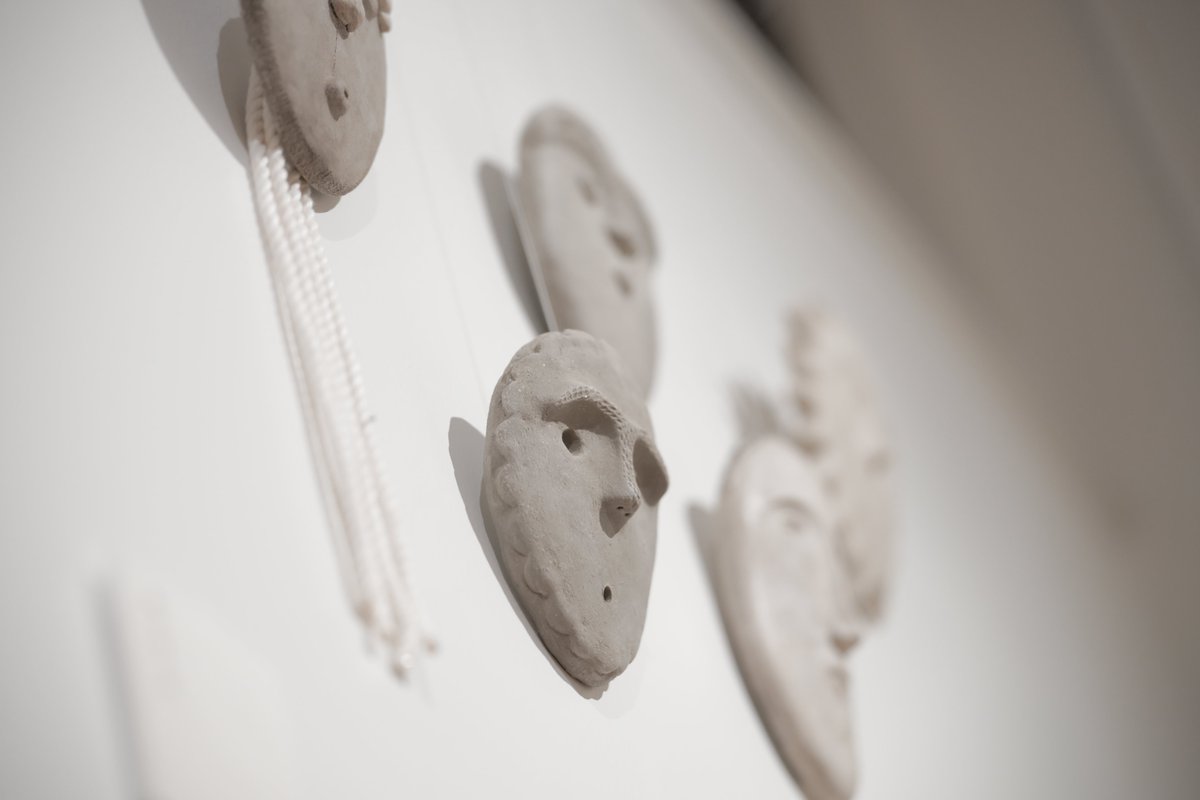 【企画展示】
縄文の豊かな世界に魅了されたクリエイター #みかんオレンジ 先生による作品展「JOMON（縄文）とわたし」が3/8(日)まで開催中です✨

縄文をこよなく愛するみかんオレンジ先生の世界観が表現された、ゆるくてカワイイ #土偶 とイラスト作品に癒されていってください😊

#ほまれあ #三条市