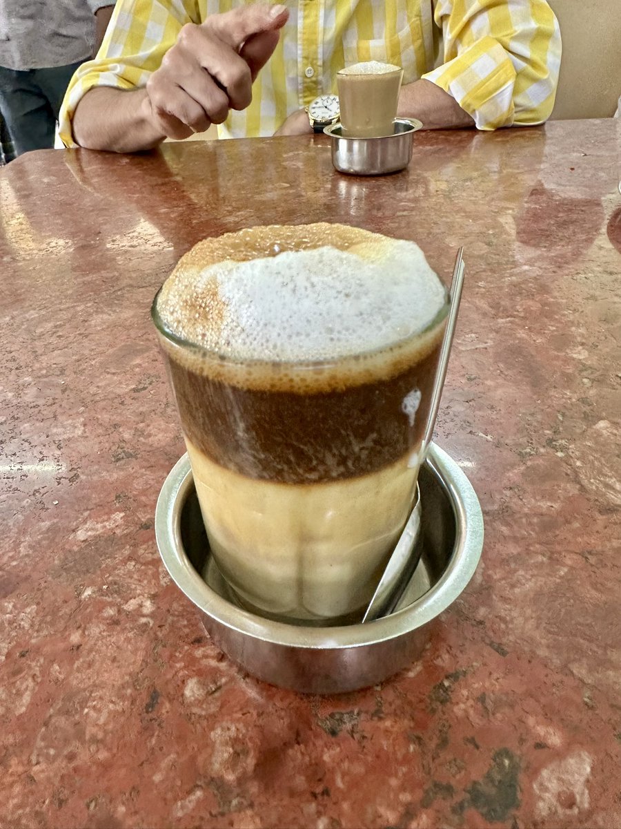kripalamanna's tweet photo. Some old-fashioned breakfast at an underrated vintage eatery, Karthik. Remember the times when dosaes weren’t drenched in tuppa and benne. Btw, this was a butter masala dosae! Would you have guessed it if I hadn’t told you? https://t.co/Ajbi7os4iI