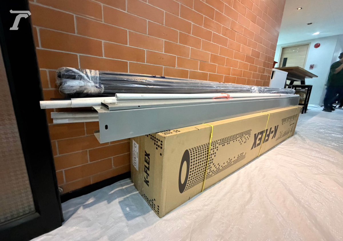 บุกพิสูจน์ ชั้น 3-4 อาคารอนาคตใหม่ โต้ “แก้วตา” โจมตีเป็นรัง IO พรรคส้ม

14 กุมภาพันธ์ : เมื่อเวลา 11.40 น. นายกิตติชัย เตชะกุลวณิชย์ รองหัวหน้าพรรคประชาชน และนายพริษฐ์ วัชรสินธุ โฆษกพรรคประชาชน นำคณะสื่อมวลชนเข้าไปตรวจสอบพื้นที่ชั้น 3 และชั้น 4 ของอาคารอนาคตใหม่