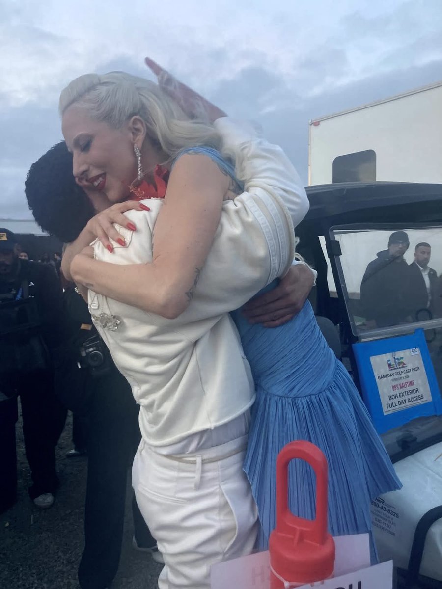 Bad Bunny picking Lady Gaga up to give her a hug… I’m going to cry 😭🤍