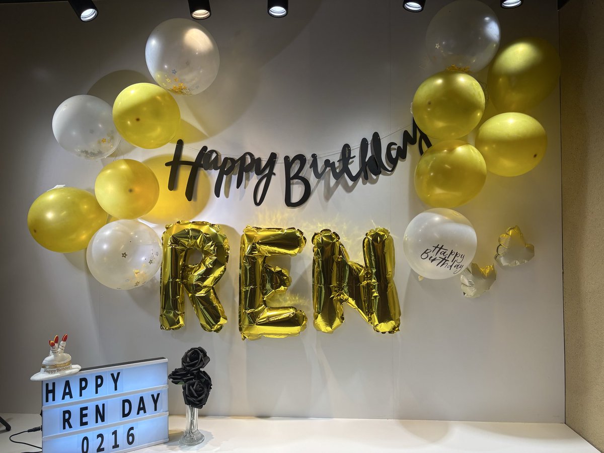 店内一部目黒蓮くんお誕生日仕様となっております🖤
写真等の展示はございませんので、グッズ持参でお楽しみ下さい😌🖤
#SnowMan #目黒蓮 #目黒蓮好きと繋がりたい