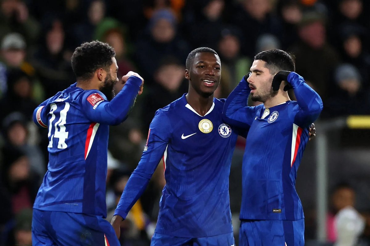 Good morning, Medeek friends! 👋  

Day 4 of pushing hard to get all my mutuals back💙💪  

If you're a Chelsea supporter or just love football and you're seeing this account for the first time, hit that follow button! I follow back immediately! 💯

Feel free to unfollow if I