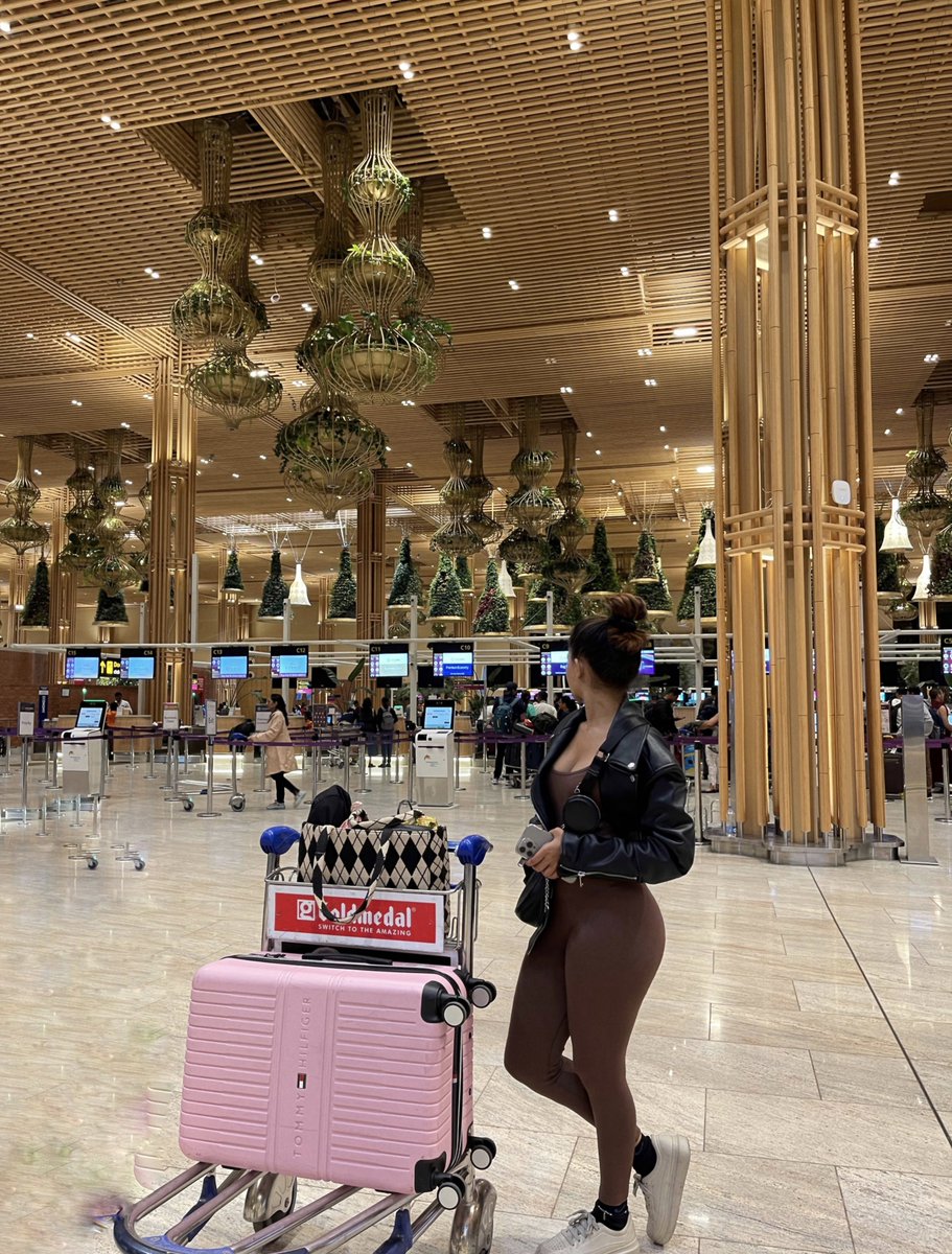 d1ksh4's tweet image. travelling 🙄🙄