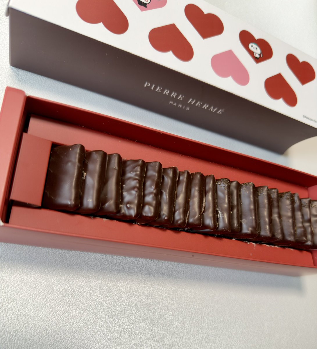 hyun095's tweet photo. PR Rakuten

ピエール・エルメのチョコレート🍫
楽天限定デザインが可愛すぎた…！

しっとり濃厚で満足度高い
バレンタインに♡

※現在は売り切れ表示ですが、
気になる方は再入荷チェックしてみてください◎

商品ページはこちら👇
https://t.co/xT4OG1Z7K6 https://t.co/qIIQe7wlfC