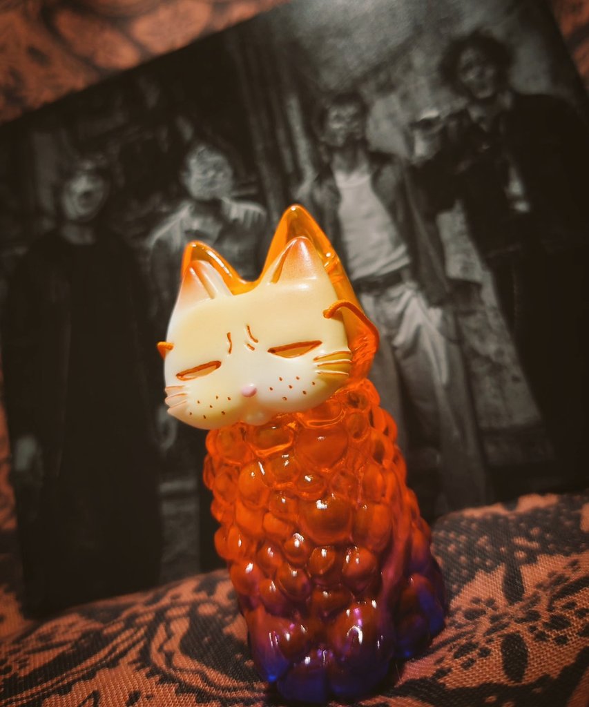 正座ゆえに…どうしても四少に怒られてる構図になってしまう…
「お面の意味無いだろ！」って、詰められてるのかな？洛軍、ハイエイトチョコを貸してあげてー！