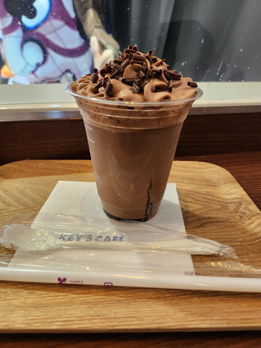 G7cuMTrKVJZVg71's tweet photo. KEY'S CAFEで、めざましテレビで取り上げられていたビターカフェショコラを飲みました。
チョコ🍫が濃厚で美味しいです!😊💕✨
ひと息ついたところで、miletのライブが行われる日本武道館に向かいます!
#赤坂
#KEYSCAFE https://t.co/eZtERMSKDA