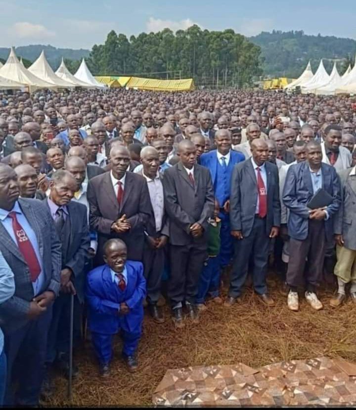 Innocenttrain's tweet photo. A moment of silence in remembrance of the late Raila Odinga before beginning today's agenda
#MensConference https://t.co/NXCEZMudFp