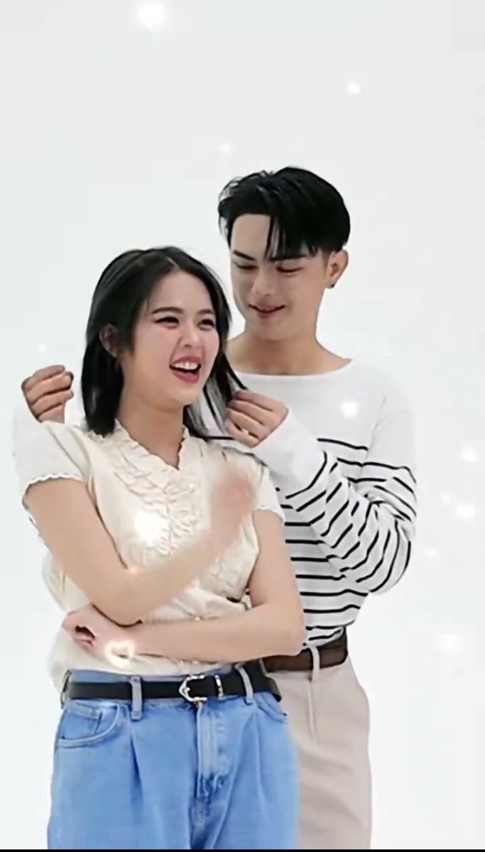 mobye_sertist's tweet image. พี่เล่นผมน้องน่ารักมากกกก 2คนนี้เวลาอยู่ด้วยกันก็เห็นเล่นกัน ขำกันตลอดอ่ะ น่าเอ็นดูเนอะะะ 🥹🤏🏻💗 

#MOBYE
#เพชรประกายซีรีส์
#BLINGBLINGTHESERIES