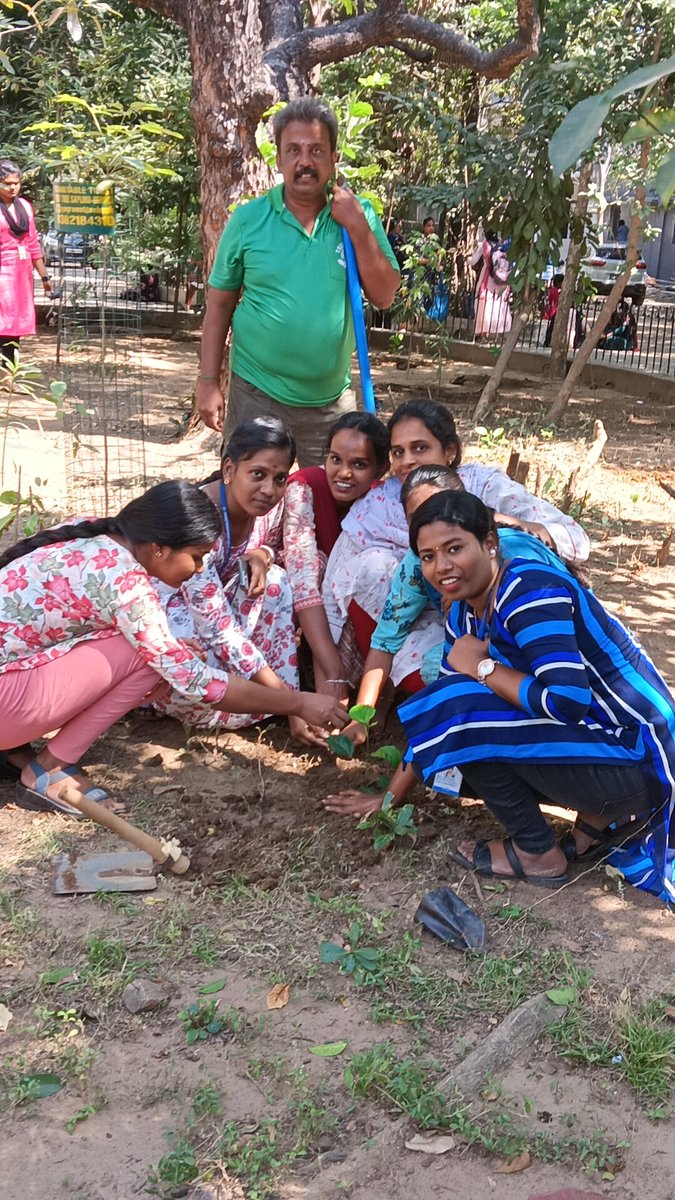 எங்களுக்கும் காலம் வரும் மரங்கள் மீது பாசம் வரும் பல்லுரை வாழ்வைப்மே நமது பூமி நமது பொறுப்பு எங்கள் பசுமை குரலாய்.. Treebank சூப்பர் ஸ்டார் ரஜினிகாந்த் 75 பிறந்தநாள் பரிசாக வழங்கிய மரக்கன்று செடிகள் நடுதல்