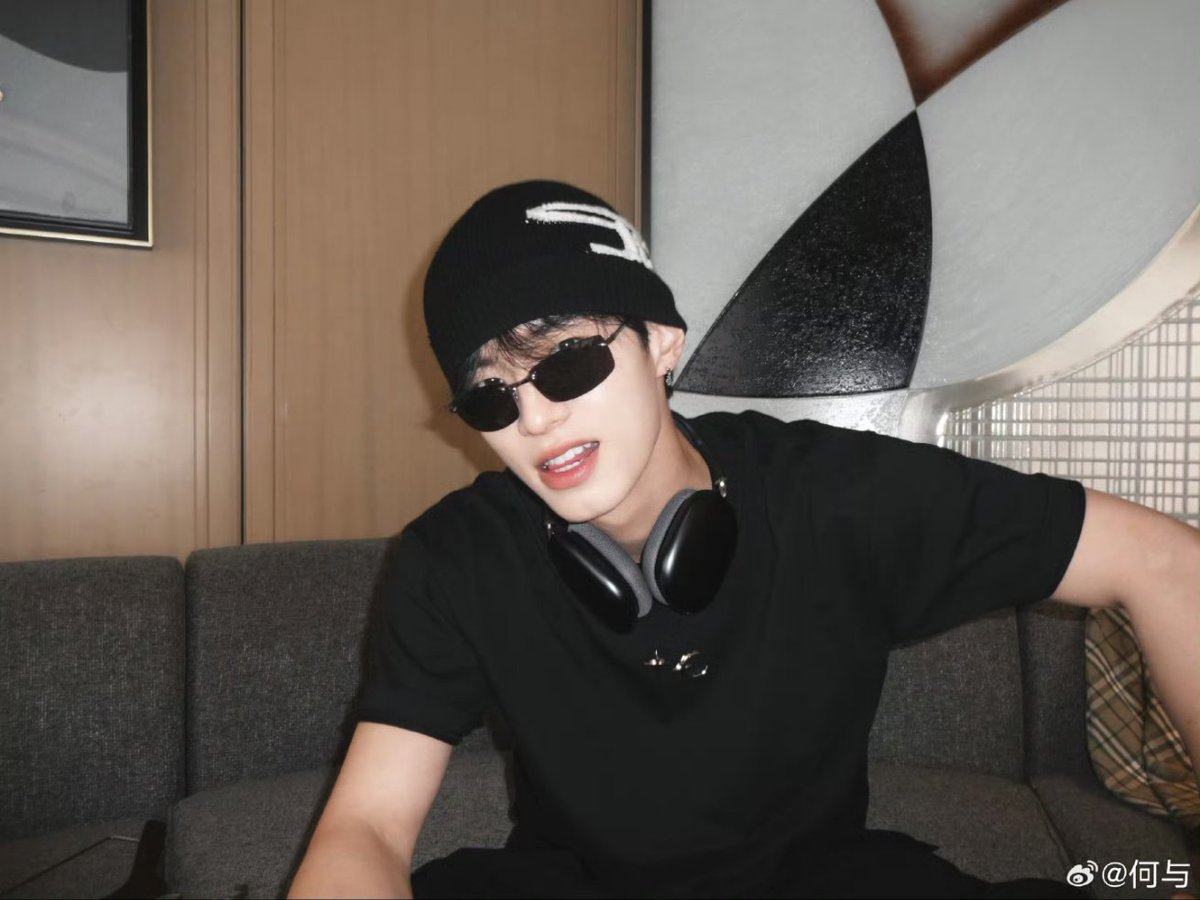 heyuarchives's tweet photo. [ #何与 · #HeYu  · #เหออวี่ · #하여 ] https://t.co/hrzVMZc5xE