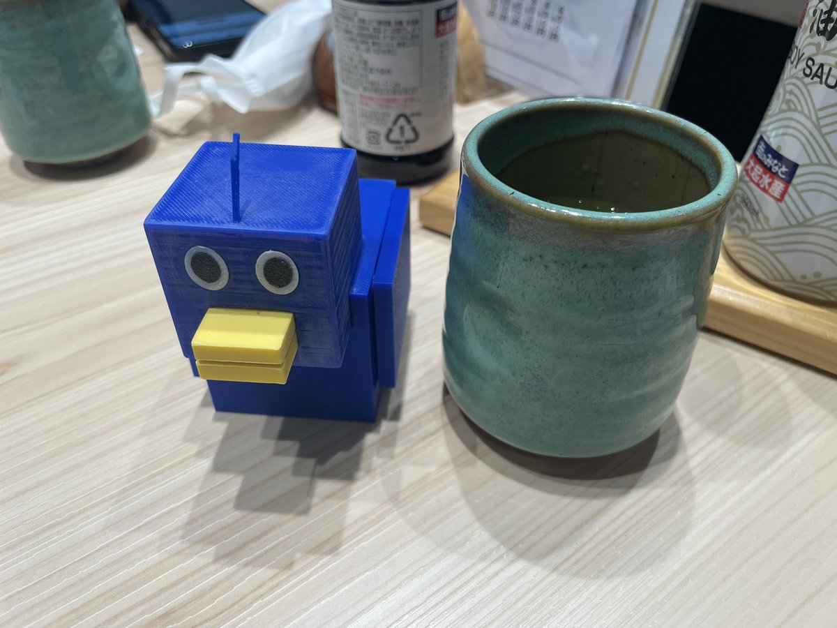 oxyva's tweet photo. 鳥です。なにわに食い倒れに来ました。 https://t.co/bdDwAW9bzo