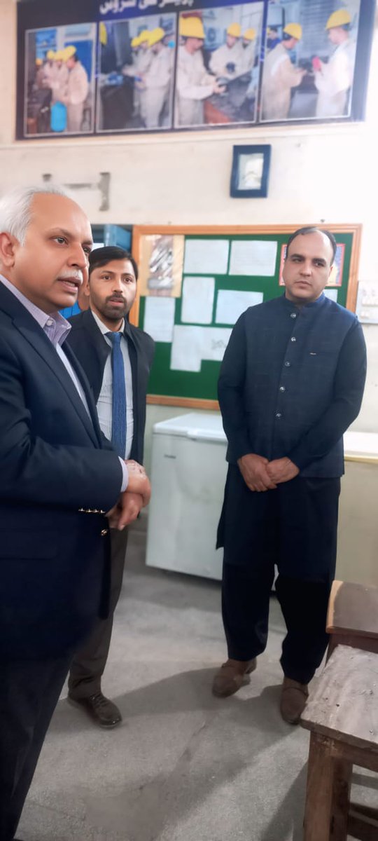 amdgkpvtc's tweet photo. Honorable Khalid Masood Chaudhary, Chairman (#PVTC), visited #VTI #Muzaffargarh and inaugurated an #ROWaterFiltrationPlant donated by NoorWaterProject for trainees, staff &amp; the community.
He toured training trades, interacted with students.@PVTC_Official https://t.co/pvSVLQ3ka2