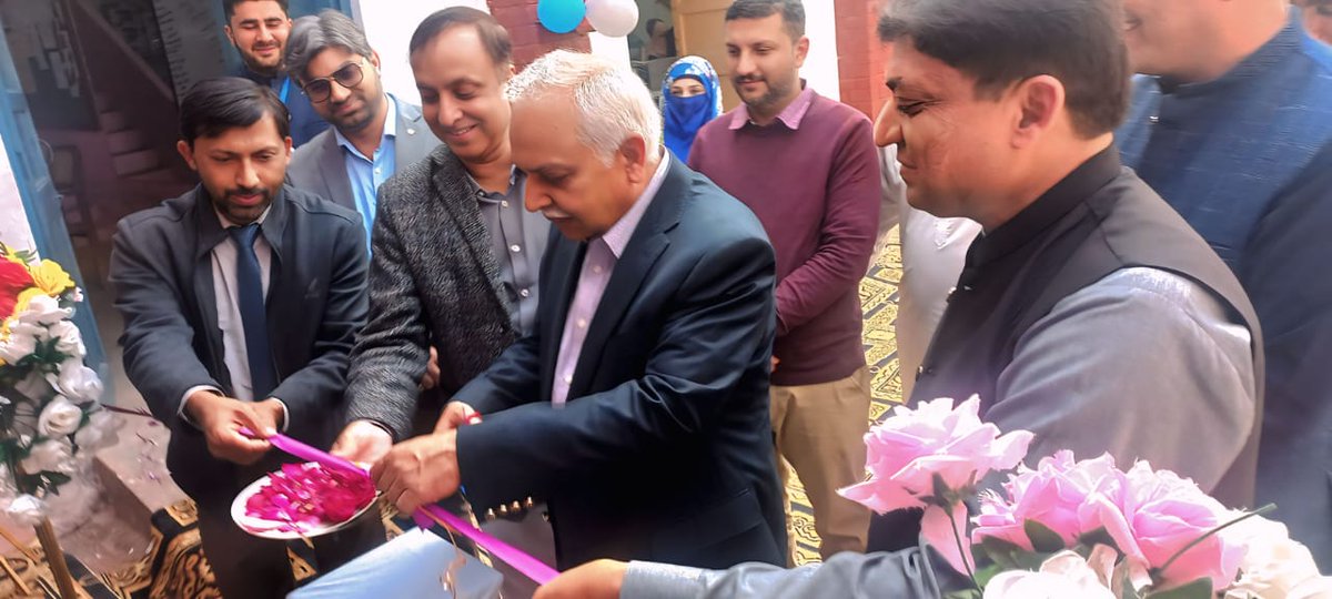 amdgkpvtc's tweet photo. Honorable Khalid Masood Chaudhary, Chairman (#PVTC), visited #VTI #Muzaffargarh and inaugurated an #ROWaterFiltrationPlant donated by NoorWaterProject for trainees, staff &amp; the community.
He toured training trades, interacted with students.@PVTC_Official https://t.co/pvSVLQ3ka2