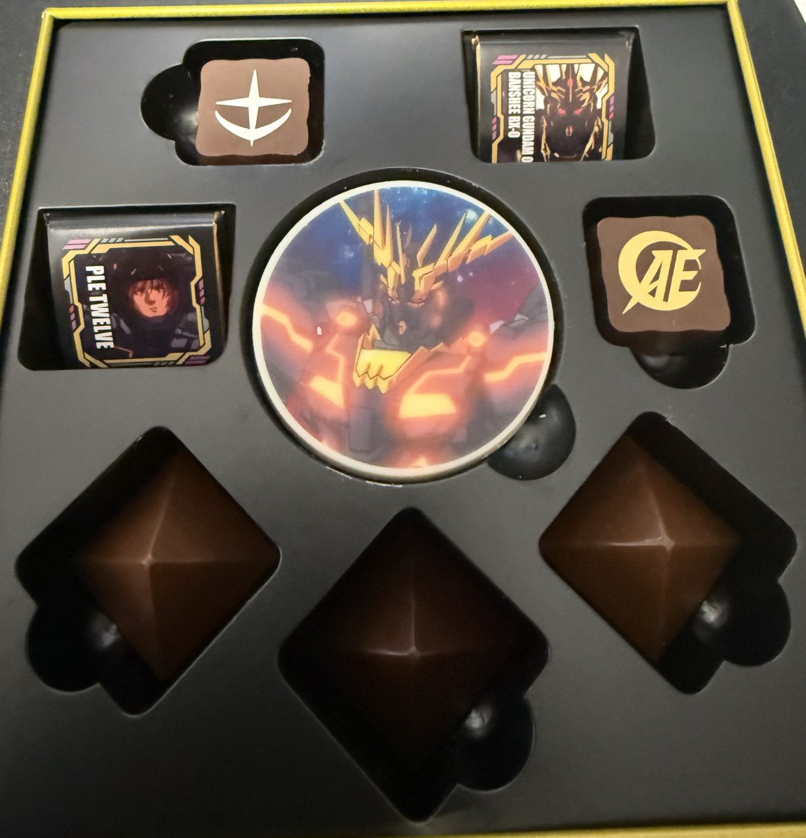 無事買って来ました。
とてもおいしかったです。
空き箱は何かプラモとかの小物入れにします…