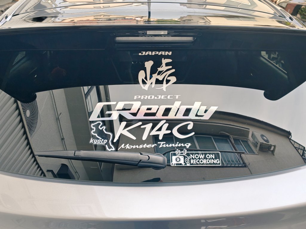 高圧洗浄洗車してきれいになったので ステッカー追加した