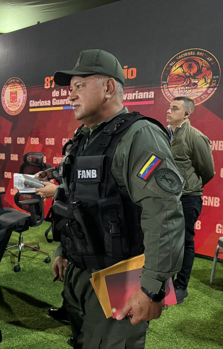 Diosdado cabello cree que da miedo  miedo tiene el porque sabe que más temprano que tarde PUM un dron le llegará