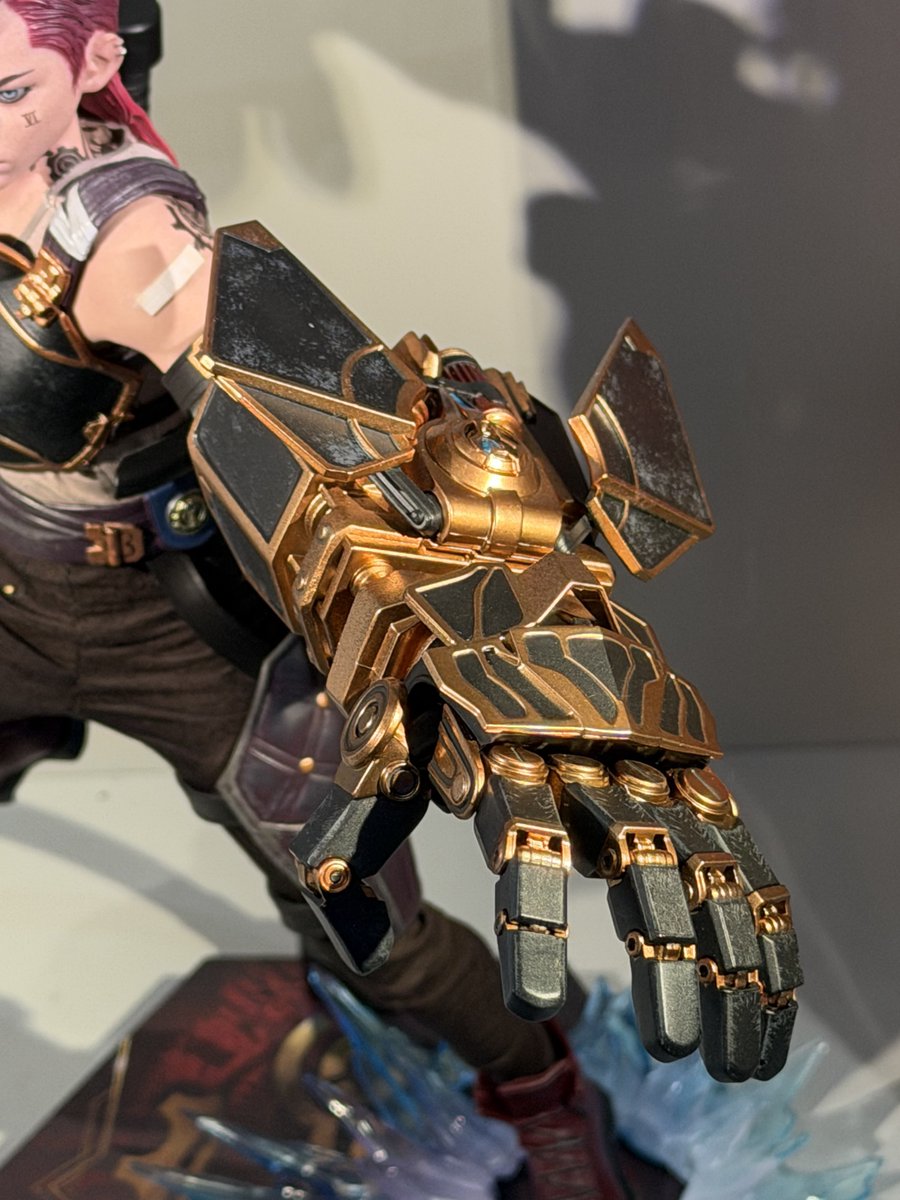 Some pics of the final product of Hot Toys Arcane - Vi Part 2 #Vi # ...