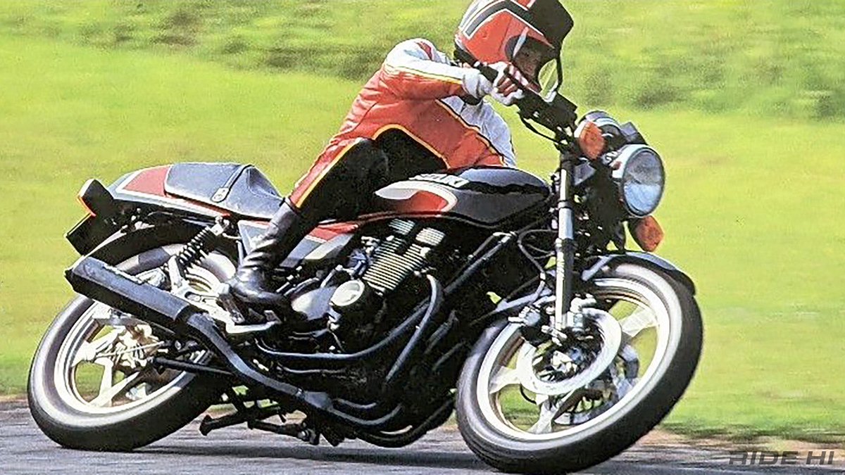 PutiMotor's tweet photo. '82 スズキ「GSX400FS Impulse」
排気量をリミットいっぱいの399ccまで拡大。
レースイメージを印象づける段付きシートを採用、赤黒のヨシムラ・カラーにペイント。
0→400mを13.2secに最高速が180km/h、サイクロンマフラーの鋭いサウンドと共に過激派の危うさを漂わせた
https://t.co/m1VqrJa50b https://t.co/nK1gDS2BOR