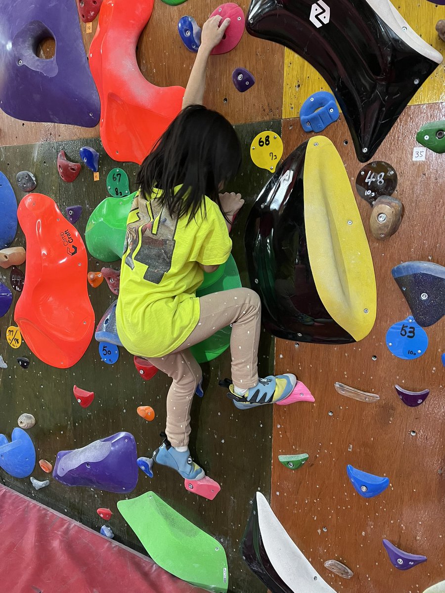 VolnyClimbing's tweet photo. VOLNY相模原ではキッズスクール体験受付中!
小さなお子様から登れるキッズウォールや様々な傾斜のまぶし壁をご用意！レベルに合わせた壁で登ることができます！

体験はこちらから↓

https://t.co/MVfJqVhTuF

#ボルダリング #習い事 #お出かけ #町田 #八王子 #神奈川 #相模大野 #クライミング https://t.co/UNWrxgkSwE