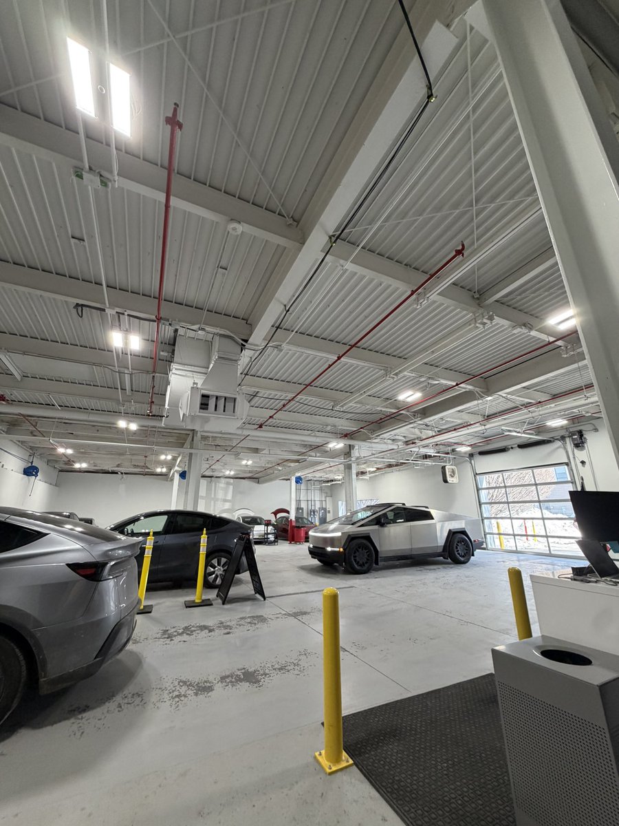 GerardGalasso's tweet photo. Seamless tire rotation ON THE BEAST at new @Tesla service center in Englewood NJ last week. @cybertruck https://t.co/JycewB75Zt