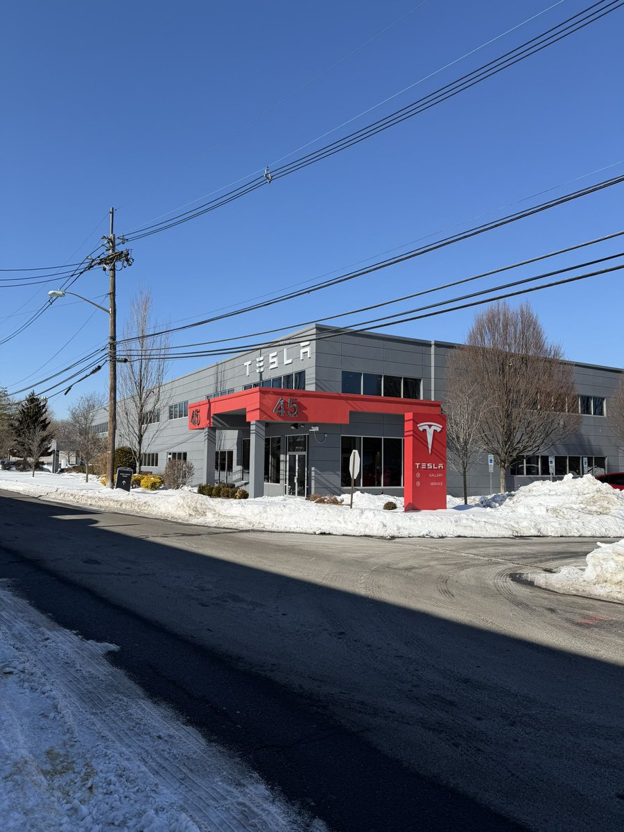 GerardGalasso's tweet photo. Seamless tire rotation ON THE BEAST at new @Tesla service center in Englewood NJ last week. @cybertruck https://t.co/JycewB75Zt