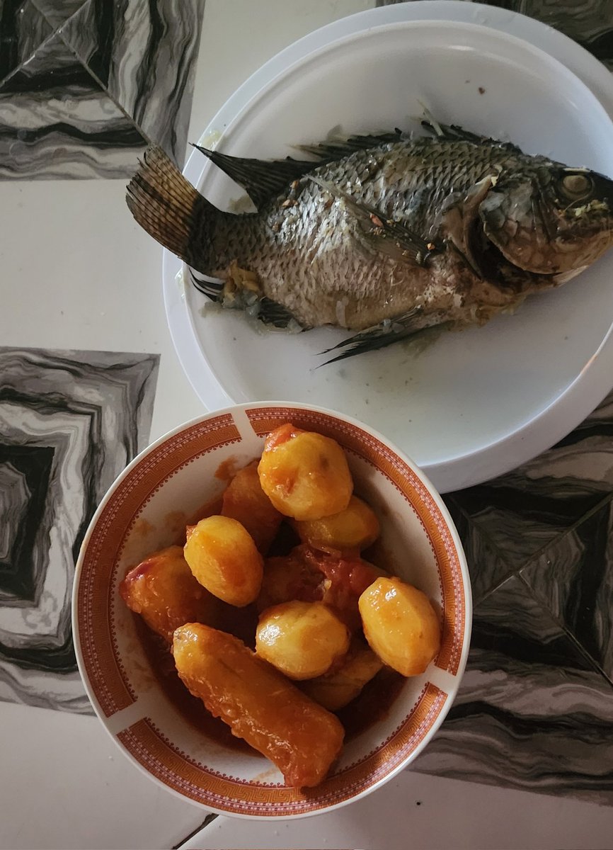 Wahovyo_Hq's tweet image. Kunywa chai mzee hakuna nyumba ya 8k 😁