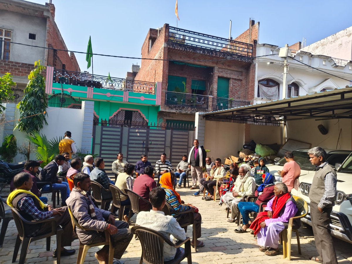 #जनसुनवाई
जनसेवा का संकल्प लेकर प्रतिदिन की तरह बांगरमऊ आवास पर क्षेत्र से आए हुए लोगो का कुशलक्षेम जाना एवं उनकी समस्याओं को सुनकर समयबद्ध निस्तारण हेतु सम्बन्धित अधिकारियों को निर्देशित किया।
 
 #बांगरमऊ_के_श्रीकांत_कटियार 
#बांगरमऊ_मेरा_परिवार

<a href="/BJP4UP/">BJP Uttar Pradesh</a>  <a href="/myogiadityanath/">Yogi Adityanath</a>