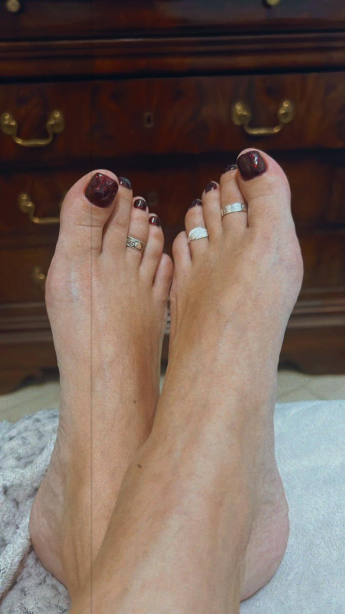 QUEEN_FEET_DOM's tweet photo. Siete VOI a dover dimostrare. 
Non io. 
Io semplicemente esisto e comando. 

@falcoRTW 
@rt_feet https://t.co/5avpDISdaB