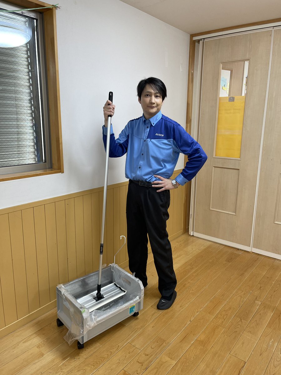 本日は、井口（<a href="/kisoyamabito/">井口智明</a> ）社長のここわ保育園で、当社のダスキンFC事業で、滑り止めコートを施工します。

無垢の床は、とても温かみがあり、当社でも使用しています。
しかし、お子さんの安全のために、滑り止めコーティングをすることが推奨されます。