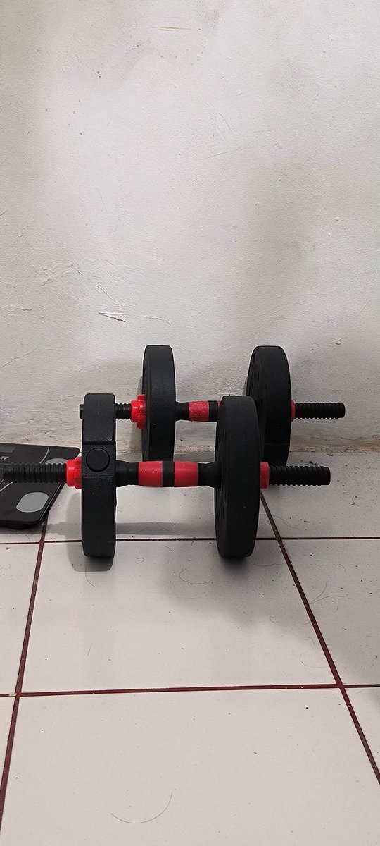 kimochi169's tweet photo. @OSL_ID Dulu dikasih Dumbell katanya biar banyak gerak ga mageran. Sekarang dah jadi mantan jadi seringnya rebahan sambil munggu giveaway dari OSL :)

UID : 1049408602416

#KenanganMantan #ValentineBarengOSL https://t.co/qrUGe8AD9x