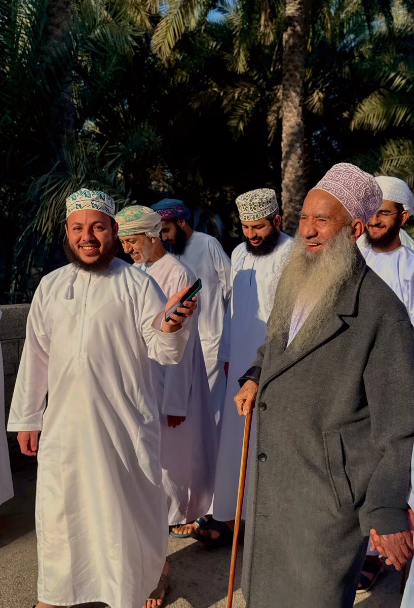 alsabqi17's tweet photo. كعادته مع طلابهِ إذا دخل لصلاة الفجر ألقى السلام ثم سأل مسألةً تطرد النعاس وتعلم العقل وتربي النفس؛ فكان سؤاله الي��م:
ورد قوله تعالى:
 "وما للظالمين من أنصار"
في ثلاث سور، ما هي؟ وما أرقام الآيات؟
فأهدى مُجيبَينِ هديتين، وأهدانا جميعًا هذه العقيدة القرآنية المؤكَّدة المُطَمْئِنة. https://t.co/gztb6duo2u
