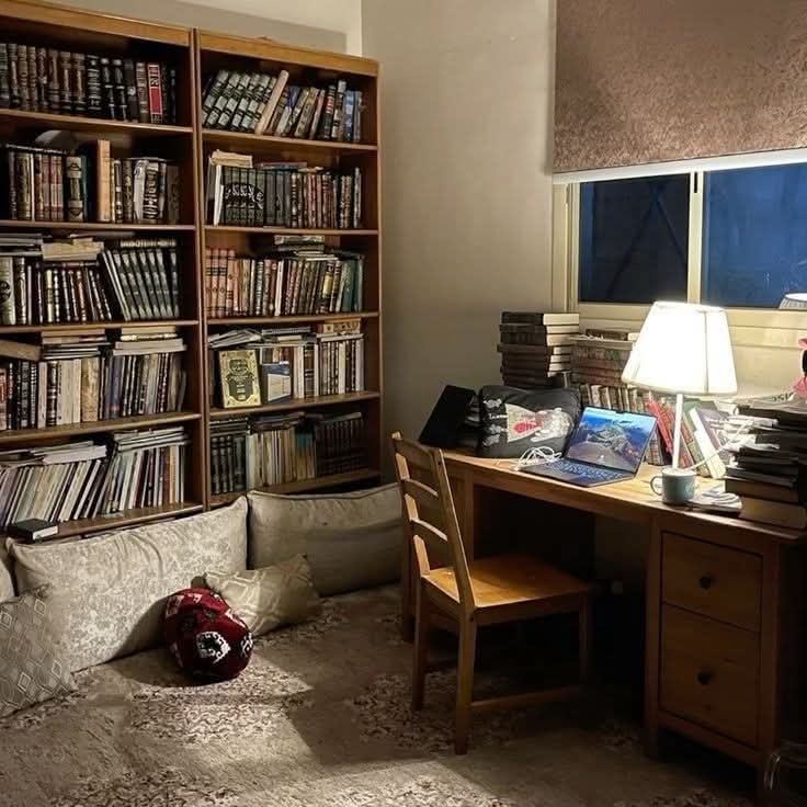 - قالَ سفيان الثوري رَحمهُ الله:
"المُؤمن يحتاج إلى ثلاثة: توفيقٌ مِن الله، وواعِظٌ مِن نَفسِه، وقبول مِمَّن ينصَحه."

- جامع بيان العلم وفضله «1 /183» 📚