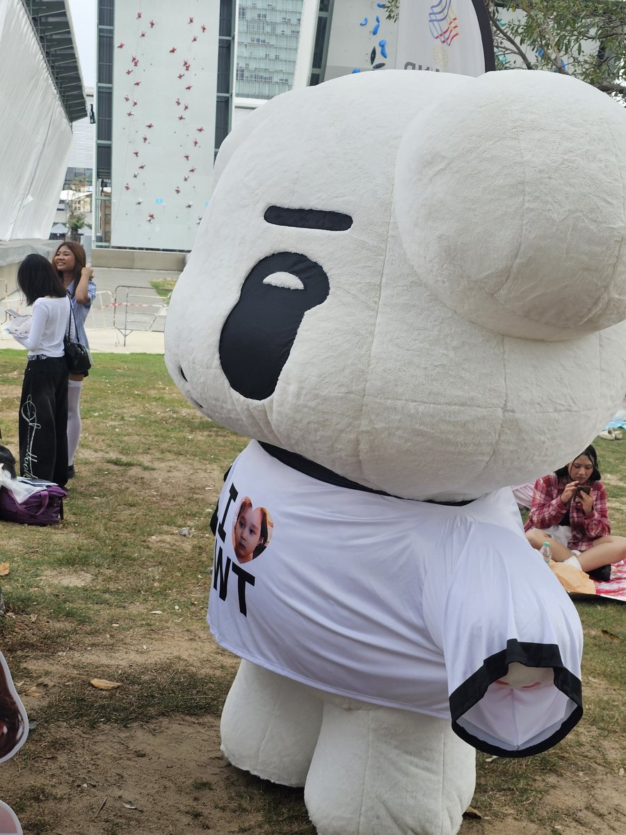 มาไม่ถึง 5 นาที ตำรวจลง ดูไอ้เด้กทำหน้างึ #SMTOWNLIVE2025_26_BANGKOK
#SMTOWN_LIVE_BANGKOK
#SMTOWNinBANGKOK #SMTOWNinBKK