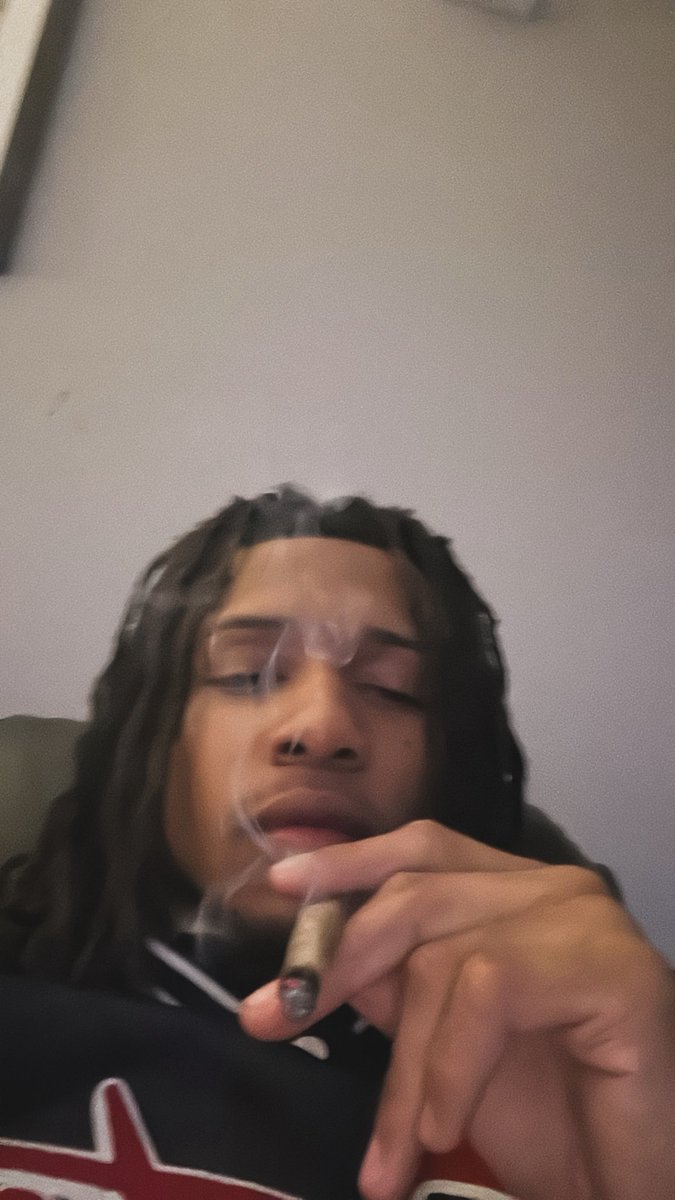 Slimreaper97602's tweet photo. Listen Blo when u high I swea it hit different https://t.co/hZCYYsXl4V