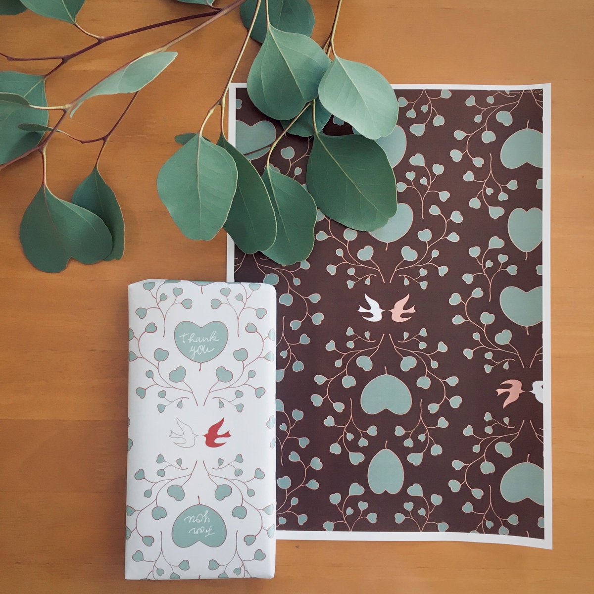 psyain's tweet image. Happy Valentine's day🍫
当日になってしまいましたが、包装紙をネットプリントに登録しました。画像2枚目みたいに、大きい葉っぱにメッセージ書きこむのもよいと思います。
個人利用の範囲に限りますが、よかったら使ってみてください🌱
A4サイズでプリントしてね✌️

#netprint