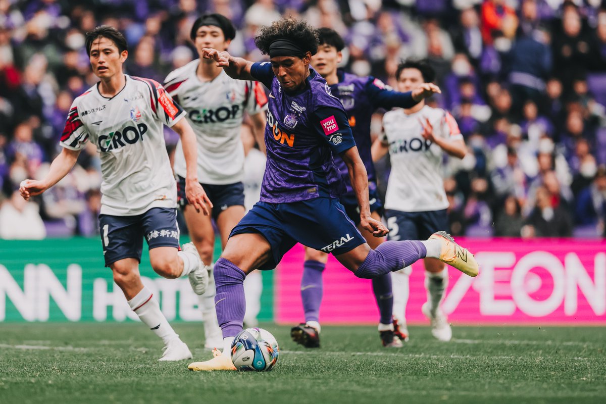 sanfrecce_SFC's tweet photo. 章斗の鮮やかなヒールパスから
ジャメが突き刺し同点ゴール🏹🔥

#ジャーメイン良 #鈴木章斗 
#sanfrecce #NEWVIOLET #超熱狂大万博 #Jリーグ https://t.co/Hv9h8IzIBz