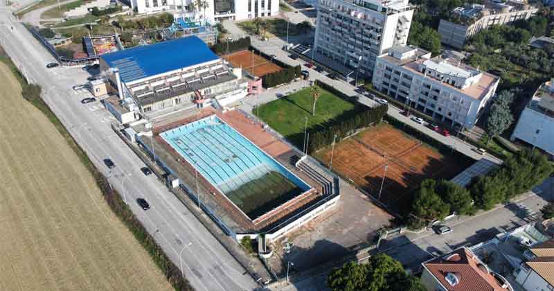 Piscina esterna al “Gregori”, progetto esecutivo: Tonino Capriotti ringrazia gli uffici tecnici lanuovariviera.it/category/dal-t…