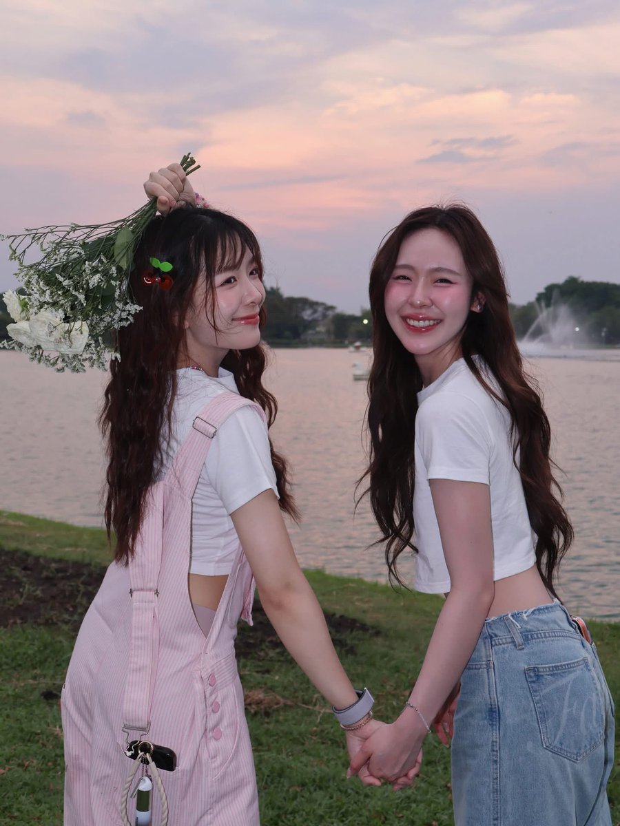 จูนมิวนิคโตขึ้นเยอะมากกกกก

2025 ✨                                      2026✨

#จูนมิวนิค #JuneMewnich
