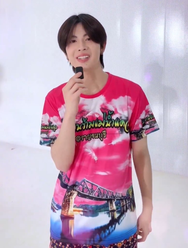 แล้วคอนเท้นสองชุดนี้ปล่อยมาวันเดียวกัน626262626262662626626626266262 น้องเฟิสน่ารักว่ะ 😭😭