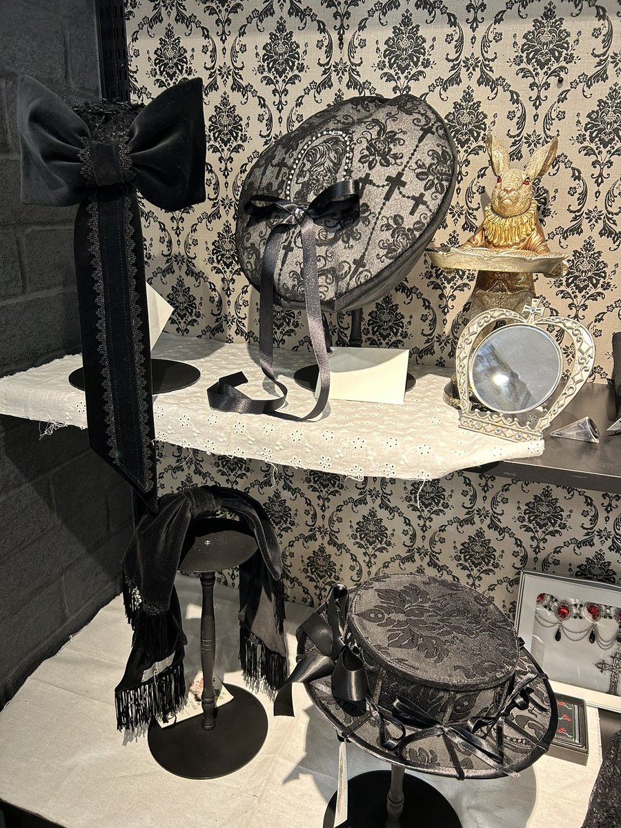 先ほどMIHO MATSUDA原宿店様に追納分並んだところです🥀 タイミング